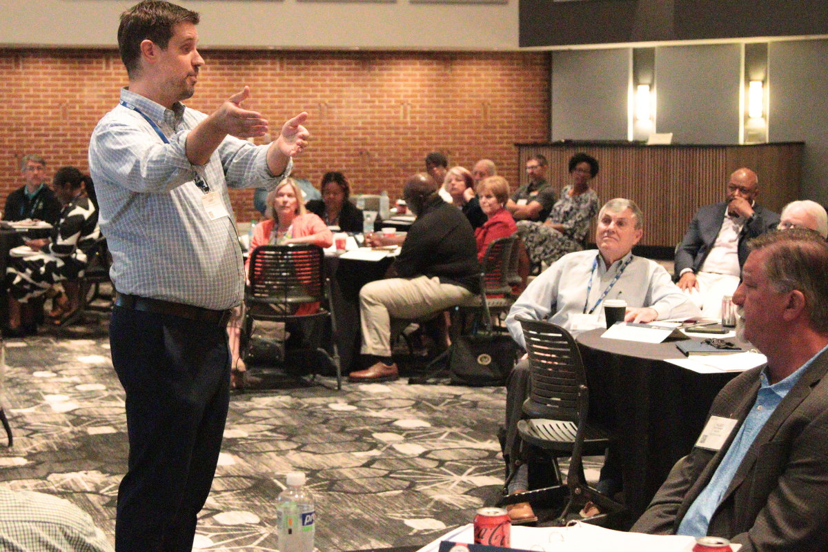 Andy Pennock presenting to Georgia mayors at leadership training