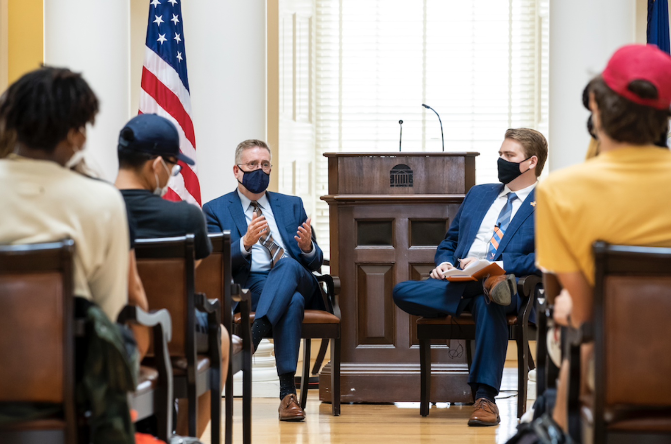 Batten student Ethan Betterton (MPP ’22), VPR managing editor, interviewed Washington Post Supreme Court reporter Bob Barnes at an event hosted by VPR earlier this semester. (Photo by Ben Leistensnider)