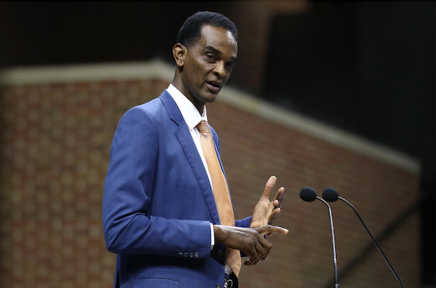 Ralph Sampson was the featured speaker at this yearâs Valedictory Exercises. (Photo by Erin Edgerton, University Communications)