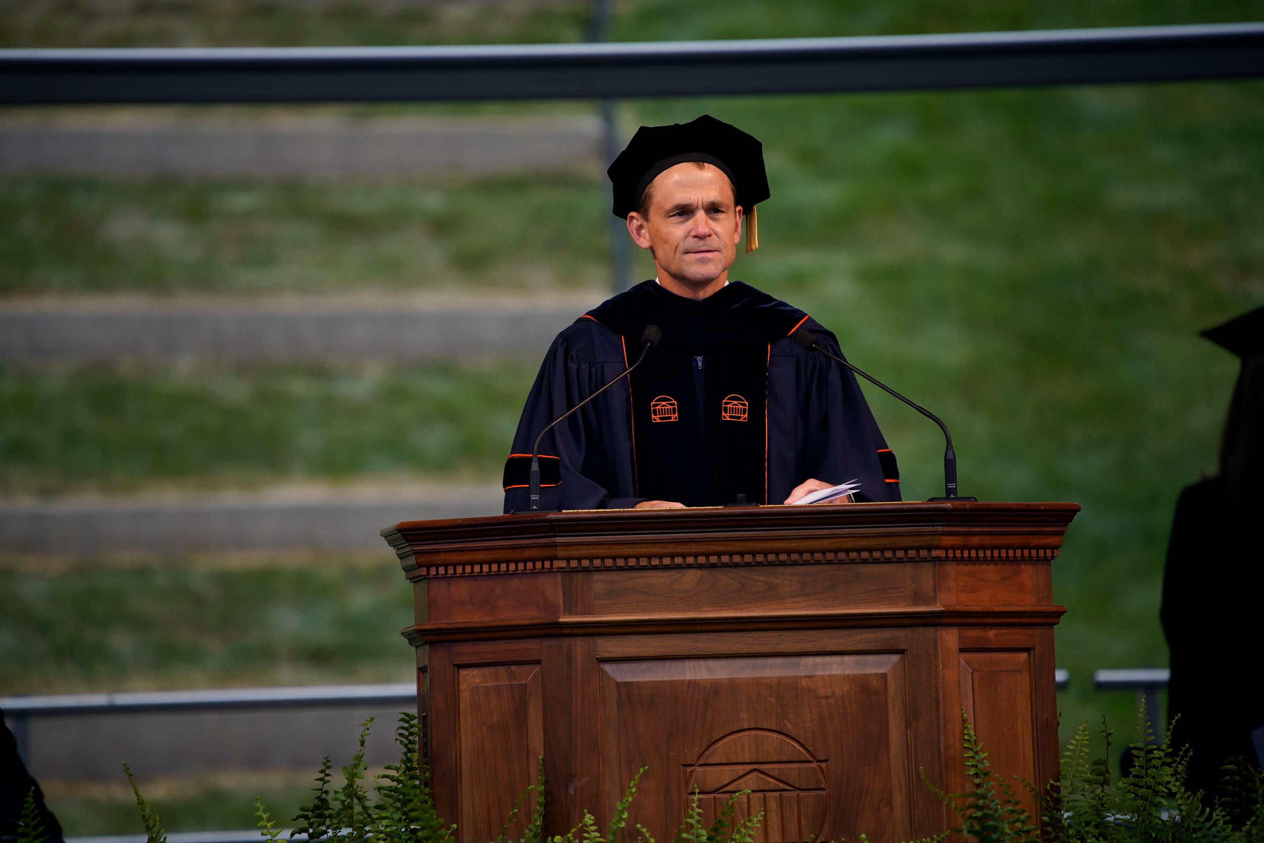UVA President Jim Ryan welcomed the Class of 2020 back to Grounds after a year, acknowledging the effort many had to put in to return. (Photo by Sanjay Suchak, University Communications)